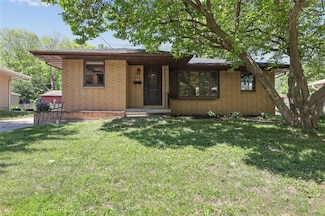 3228 E 26th St, Des Moines, IA 50317