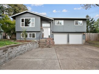 1713 Meadow Ln, Newberg, OR 97132