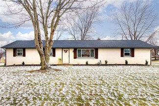 3250 Knollridge Cir NE, Canton, OH 44721