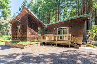32371 Middle Ridge Rd, Albion, CA 95410