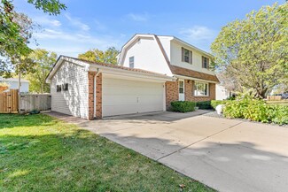 1932 Lakeaires Blvd, Saint Paul, MN 55110