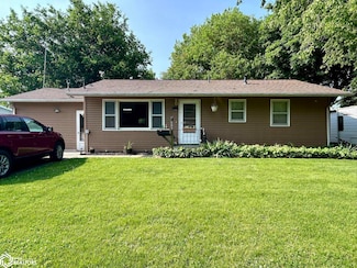 609 Townsend Ave, Wapello, IA 52653