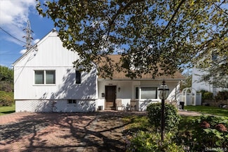 504 Saddle Ridge Rd, Woodmere, NY 11598