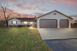 W9109 Brazelton Dr, Kewaskum, WI 53040