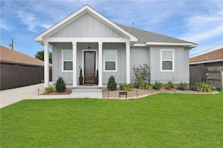 3816 Charles Dr, Chalmette, LA 70043