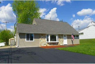 5 Venture Ln, Levittown, PA 19054