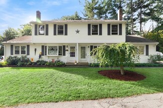 12 Pinecrest Rd Unit B, Uxbridge, MA 01569