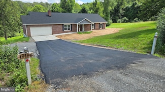 19196 Ferguson Ln, Jeffersonton, VA 22724
