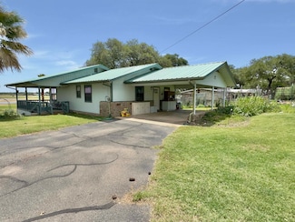 912 Cozy Ln, Tow, TX 78672