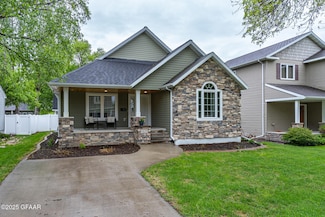 1427 Chestnut St, Grand Forks, ND 58201