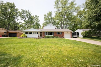17733 Deering St, Livonia, MI 48152