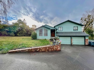 1140 NE Beacon Dr, Grants Pass, OR 97526