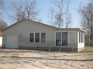 7531 Sunset Bluff Rd, Henderson, NY 13650