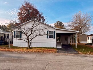 93 Owasco Ln, Manchester, NY 14504