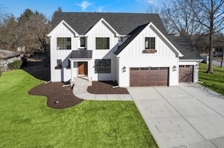 26W112 Bauer Rd, Naperville, IL 60563