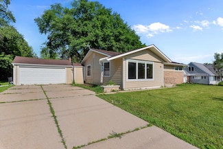 2965 N 124th St, Brookfield, WI 53005