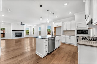 1608 S 23rd St, Rogers, AR 72758