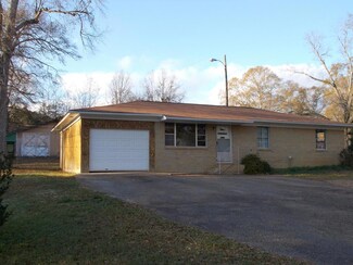 1011 Cotton St, Wesson, MS 39191