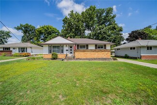 22486 Rivergate Dr, Rocky River, OH 44116