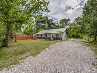 224 High St, Roxton, TX 75477