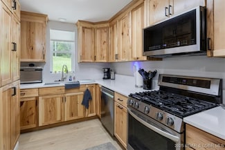 31126 Copperfield Rd, Gravois Mills, MO 65037