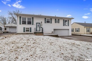 3223 W 16th St, Davenport, IA 52804