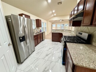 2819 S Red Birch Cir, Houston, TX 77038