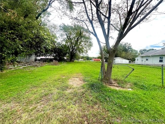 713 N Oak St, Checotah, OK 74426