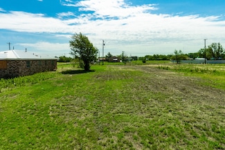 403 S Floyd Ave, Tulia, TX 79088