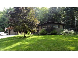 9602 Lakewood Dr NE, Mineral City, OH 44656