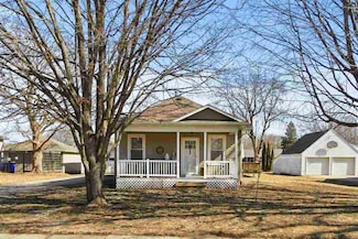 610 5th St, Kalona, IA 52247