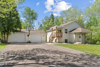 410 1st St SW, Hinckley, MN 55037