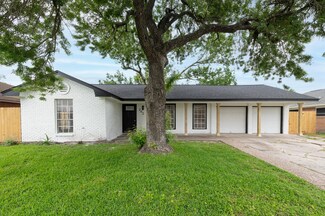 262 E Edgebrook Dr, Houston, TX 77034