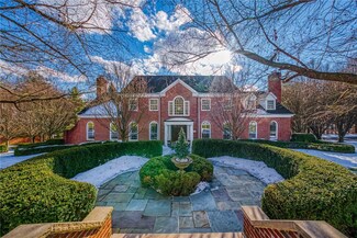 70 Fair Oaks Dr, Pittsburgh, PA 15238