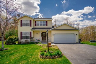 937 Ridgeview Cir, Castleton On Hudson, NY 12033