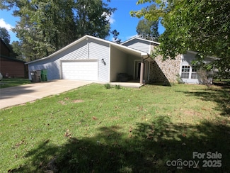 6001 Long Pine Dr, Charlotte, NC 28227