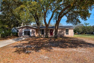 66 11th St, Shalimar, FL 32579