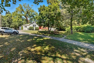 935 Spring Ave, Saint Charles, MO 63301