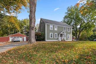 2 Thornton St, Derry, NH 03038