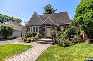 140 Blauvelt St, Teaneck, NJ 07666
