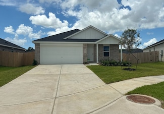 402 Emma St, Angleton, TX 77515