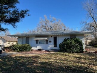 1027 S Walnut St, Ottawa, KS 66067