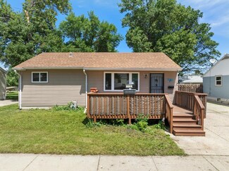 1516 Wildwood Ave, Minot, ND 58703