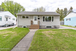 1814 11th Ave N, Grand Forks, ND 58203