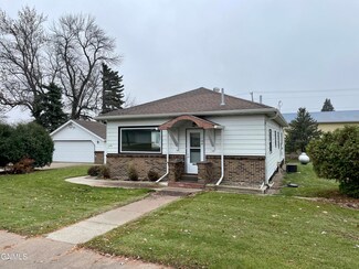 104 7th St, Finley, ND 58230