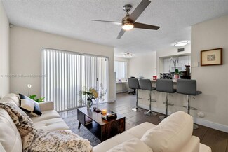 2640 S University Dr Unit 118, Davie, FL 33328