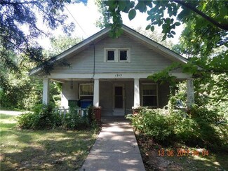 1212 E Frederick St, Independence, MO 64050