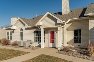 907 Clover Ct, Saint Charles, MN 55972