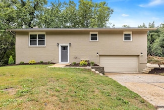 215 Woodridge Ct, Collinsville, IL 62234