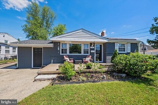 135 Sunnyside Ln, Bellmawr, NJ 08031